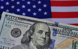 Долар впав на 9,5% у 2025 році — найгірший рік для валюти з 2017 року