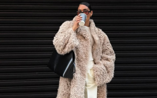 Стилисты назвали базовые вещи для зимнего капсульного гардероба 2026 года