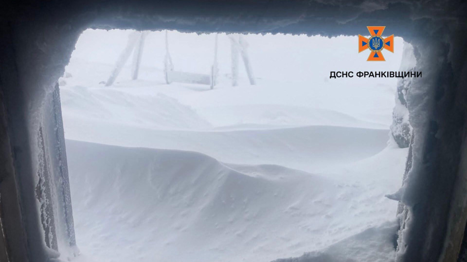 Сугробы снега более одного метра и минус 18°C: Карпаты накрыла зима, фото