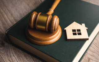 Через старий кредит дружини власник не міг продати будинок: що вирішив суд