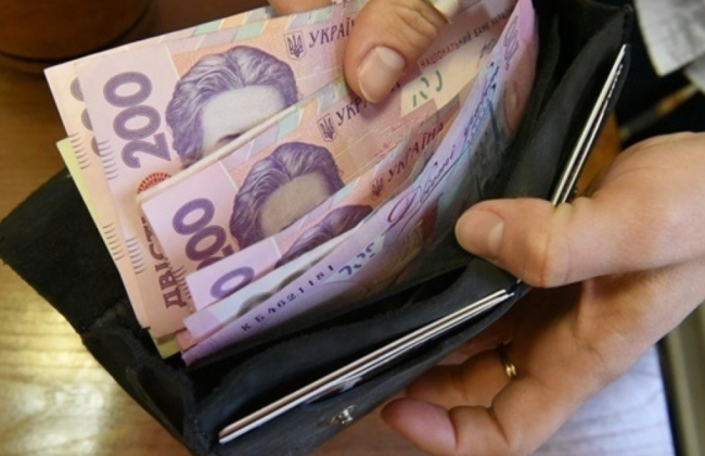 Средняя зарплата в Украине выросла до 27 167 грн – кто получает больше всего и меньше всего
