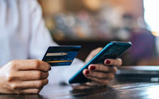 Шахраї вкрали у жінки 200 тисяч гривень кредитних коштів — апеляція відмовила у стягненні цих грошей з банку