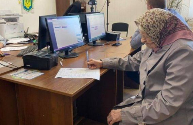 Может ли пожилой человек получить паспорт гражданина Украины, если у него есть только паспорт времен СССР