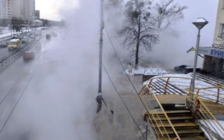 У Києві 16-річна дівчина впала в яму з окропом на проспекті Лобановського та отримала 73% опіків тіла