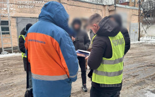 У Києві затримали посадовця «Київтеплоенерго» через падіння 16-річної дівчини в яму з окропом