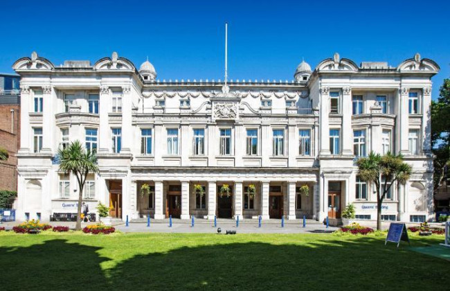 Відмовляли в підвищенні на роботі через стать: у Британії викладачка виграла суд