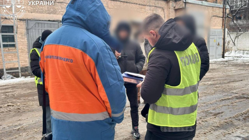 У Києві затримали посадовця «Київтеплоенерго» через падіння 16-річної дівчини в яму з окропом