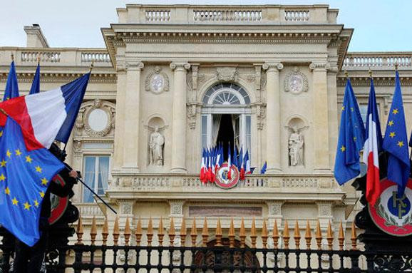 У Франції скасували довічні пільги для колишніх прем’єрів та міністрів внутрішніх справ