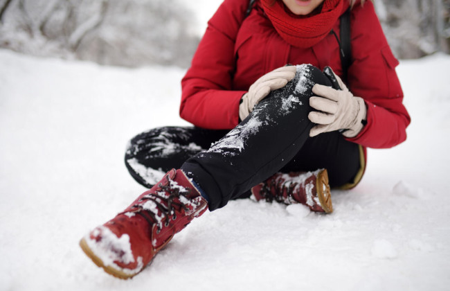 Травма через ожеледицю або неприбраний сніг: хто відповідає і як домогтися відшкодування