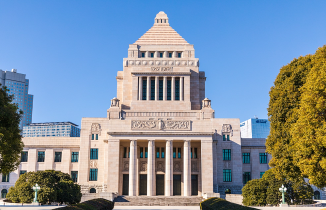 В Японии депутатки требуют увеличить количество женских уборных в парламенте — их поддержала премьер-министр