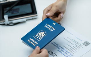 Чому строк дії дитячого закордонного коротший за дорослий — роз’яснення