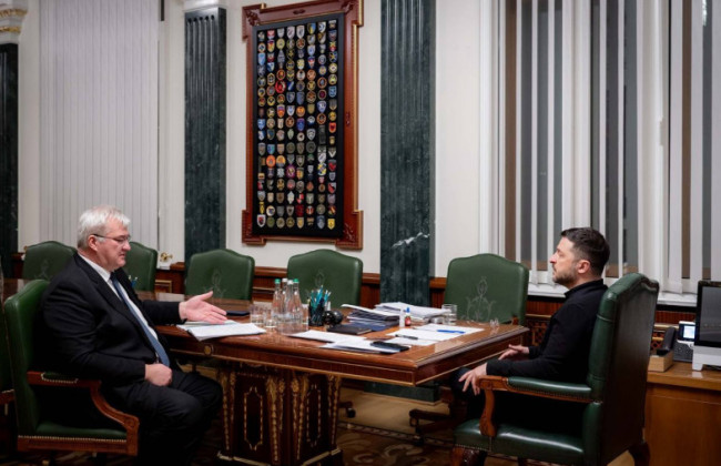 Зеленский обсудил с Сибигой ротации среди украинских дипломатов