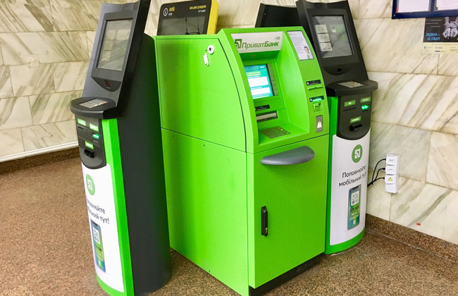 Ошибочно перевели деньги на карту не туда: когда придется судиться