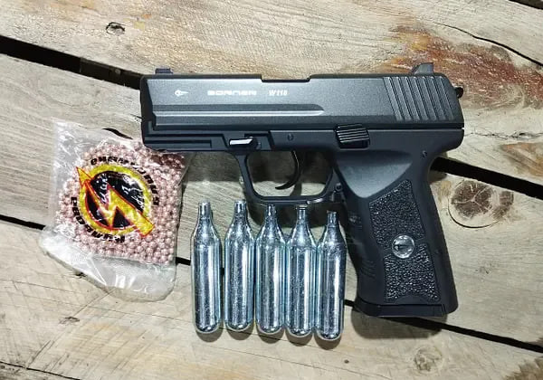 Кабмин изменил правила приобретения и применения газовых пистолетов и баллончиков