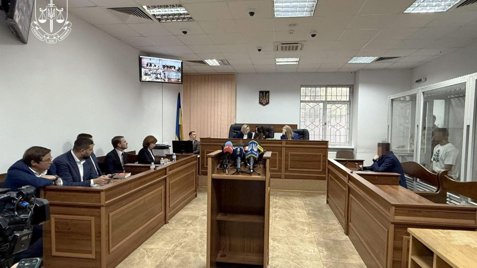 Адвоката по делу об убийстве подростка на фуникулере в Киеве отстранили от работы на три месяца