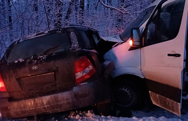 Масштабна ДТП на Харківщині: легковик зіткнувся з маршруткою, 18 постраждалих, більшість — у лікарні