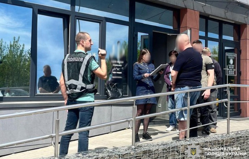 Во Львове будут судить иностранца, который за 12000 долларов обещал помочь избежать службы в ВСУ