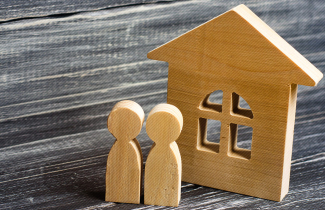 Поділ майна при проживанні без реєстрації шлюбу — суд підтвердив право власності позивача на половину квартири