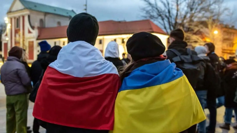Украинцы в Польше могут получить единовременную помощь в размере 300 злотых – видеоинструкция, как подать заявку на выплату