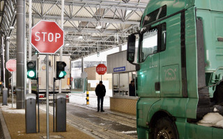 Взятки на границе: пограничники пресекли попытки подкупа на более чем 23 млн грн