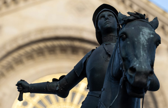 У Жанни д'Арк у Парижі вкрали меч