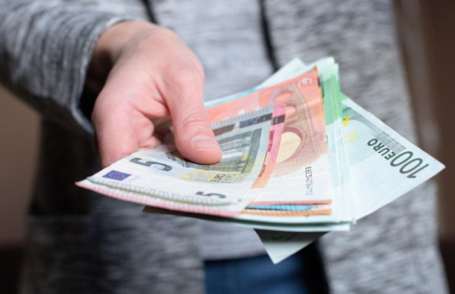 Пенсія для українців, які знаходяться за кордоном: як набувати страховий стаж