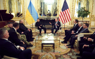 Переговори України та США у Франції: Зеленський анонсував обговорення ЗАЕС і територій