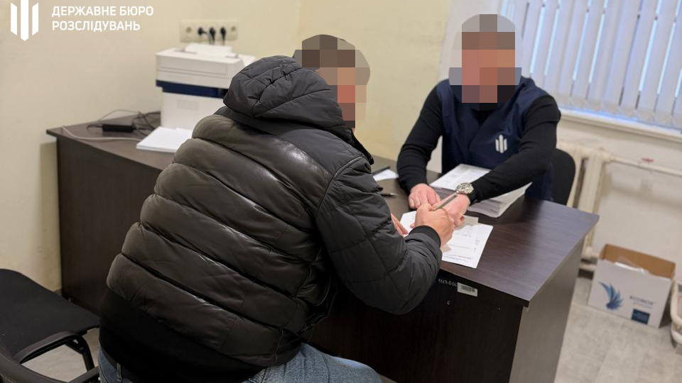 Подполковника НГУ подозревают в незаконных выплатах военным по 100 тысяч грн