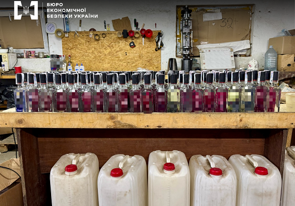 В Черновцах будут судить производителя «сувенирного» алкоголя