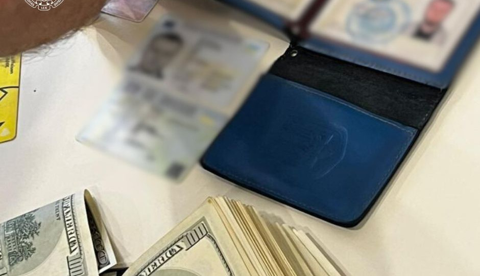 В Киеве будут судить трех мужчин, которые за $10–14 тысяч предлагали снятие с розыска и «бронь» от мобилизации