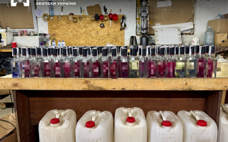 У Чернівцях судитимуть виробника «сувенірного» алкоголю