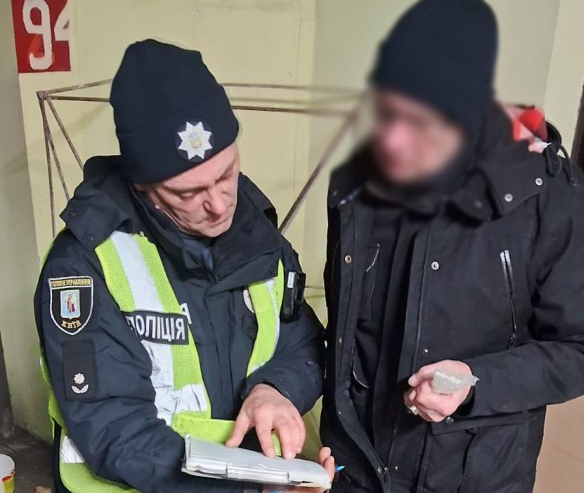 Не пустил в укрытие во время атаки: полиция наказала охранника подземного паркинга