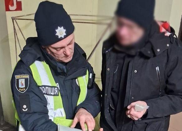 Не пустил в укрытие во время атаки: полиция наказала охранника подземного паркинга