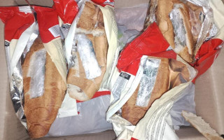 Посилка з «начинкою»: у колонію на Кіровоградщині намагалися передати роутери, сховані в круасанах, фото