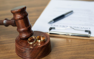 Розлучення довжиною в життя: суд в Ужгороді поділив мільйонні статки подружжя після 41 року шлюбу