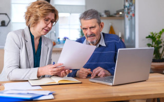 Пенсионер не успел пройти идентификацию — как возобновить выплаты и что для этого нужно