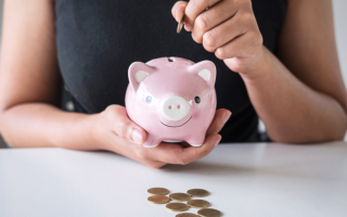 Помощь могут отменить: в каких случаях прекращают выплаты детям должников по алиментам