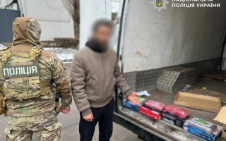 Курʼєр року: іноземець віз кокаїн Києвом у коробках з-під побутових товарів