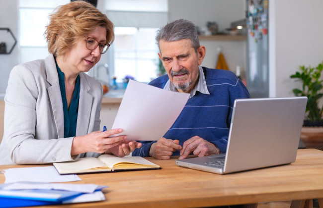 Пенсіонер не встиг пройти ідентифікацію — як поновити виплати і що для цього потрібно