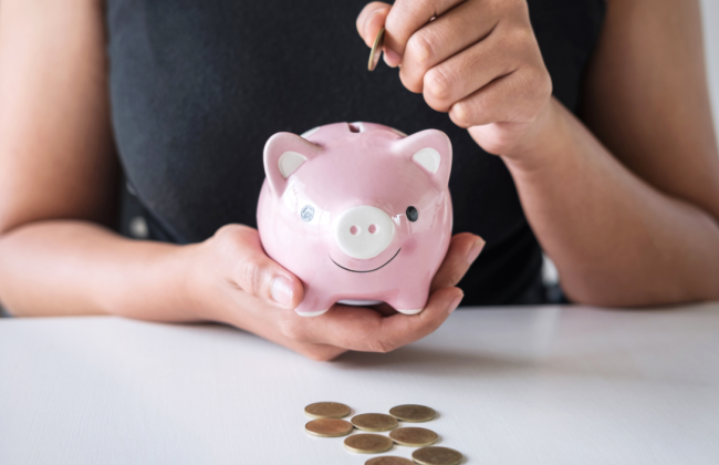 Помощь могут отменить: в каких случаях прекращают выплаты детям должников по алиментам