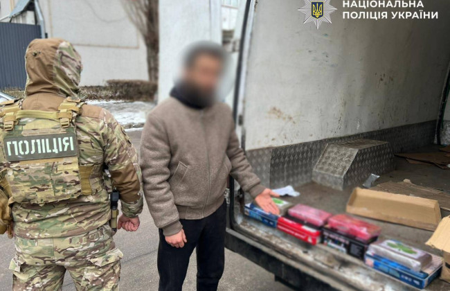 Курьер года: иностранец вез кокаин по Киеву в коробках из-под бытовых товаров