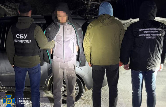 Група інвалідності за 7000 доларів та 4000 доларів за трансфер до кордону — на Закарпатті викрили схеми