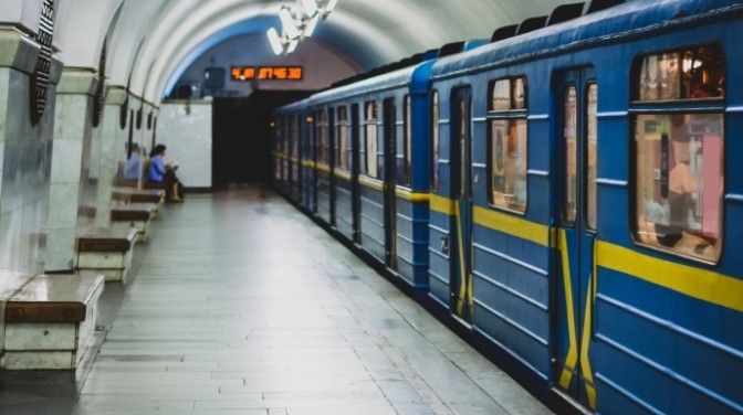 Поїзди у метро Києва ходять рідше через енергокризу