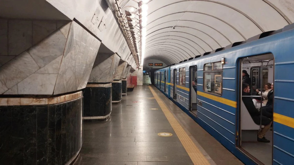 Петиция о ежедневной остановке метро во время минуты молчания не набрала голосов
