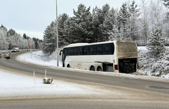 У Фінляндії український автобус злетів у кювет на кільцевій розв’язці