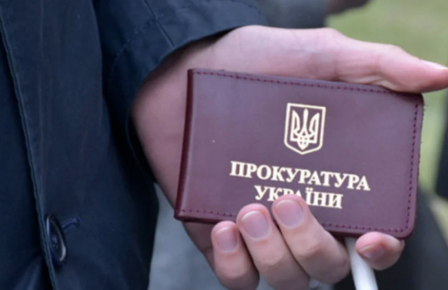 Поновлення прокурора на посаді виключає право на вихідну допомогу: Верховний Суд