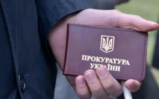Поновлення прокурора на посаді виключає право на вихідну допомогу: Верховний Суд