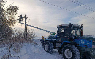 Кабмін запроваджує доплати енергетикам, які відновлюють мережі після обстрілів