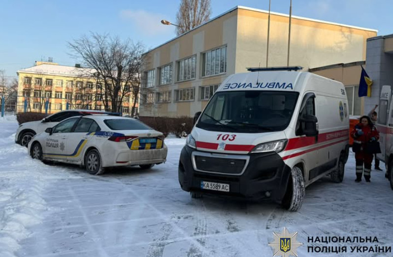 У Києві учень з ножем напав на вчительку та однокласника