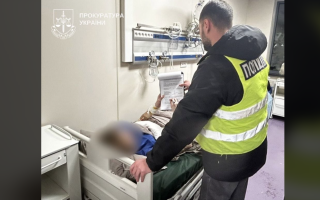 Напад з ножем у школі Києва — 14-річному хлопцю оголосили підозру в замаху на життя двох людей